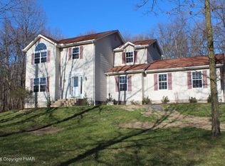 132 Ski Way Dr, Henryville, PA 18332