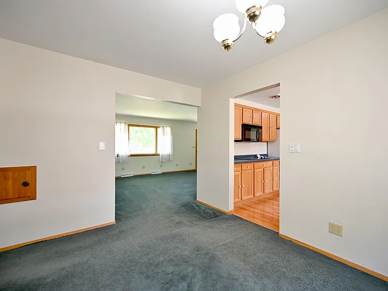 409 Linwood Ave — Photo 6