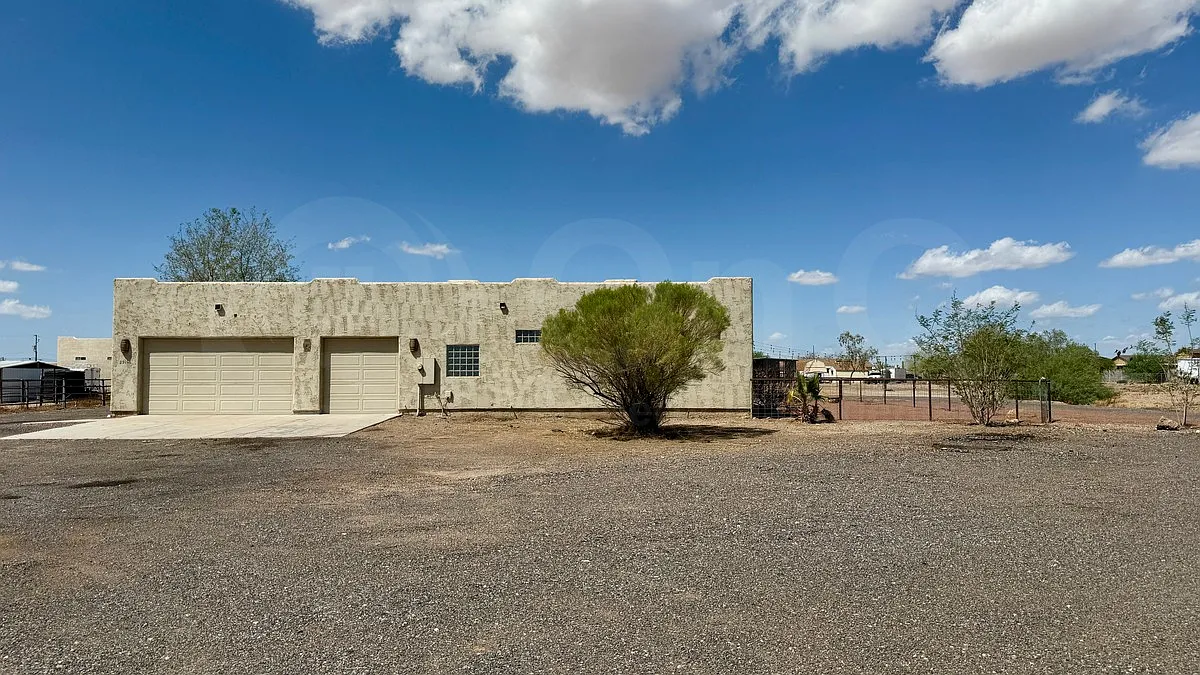 4 bed, 2.0 bath, 2375 sqft, $2,850 — Photo 3