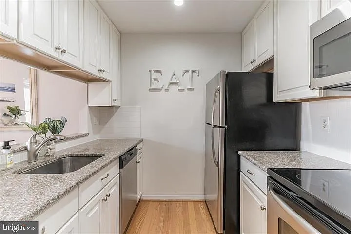1020 N Stafford St #408 — Photo 5