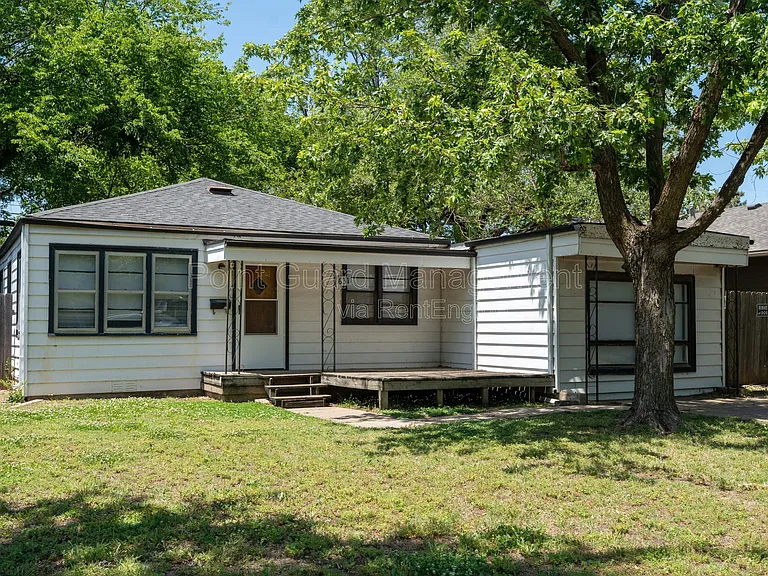 631 N Mount Carmel St — Photo 1