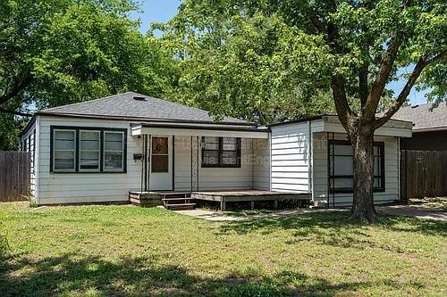 631 N Mount Carmel St Photo 1