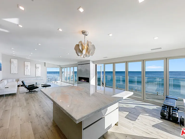 25216 Malibu Rd — Photo 7
