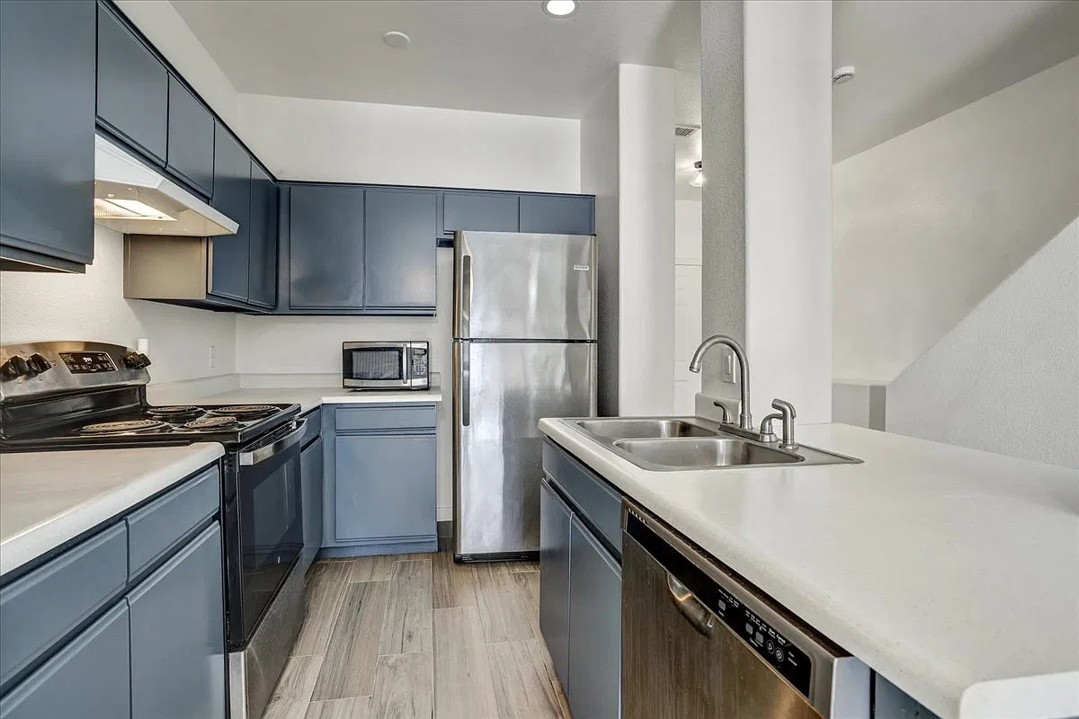 2 bed, 1184 sqft, $1,750 — Photo 3