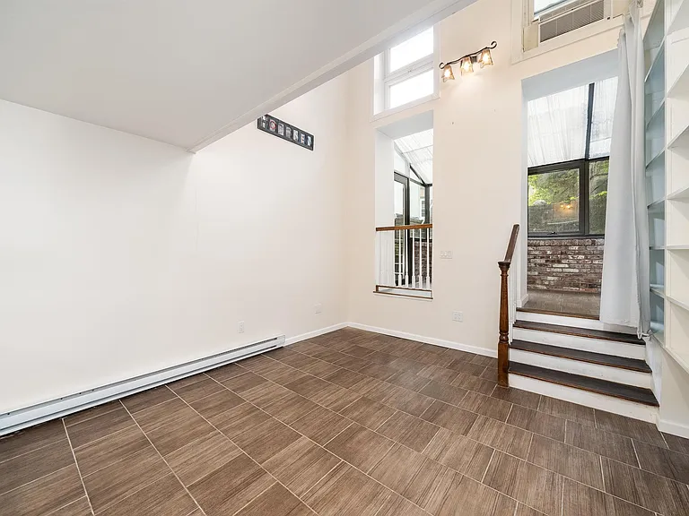 1314 Hudson St #2 — Photo 8