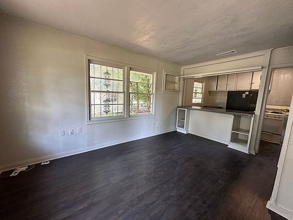 3rd image of 2481 Cherry St