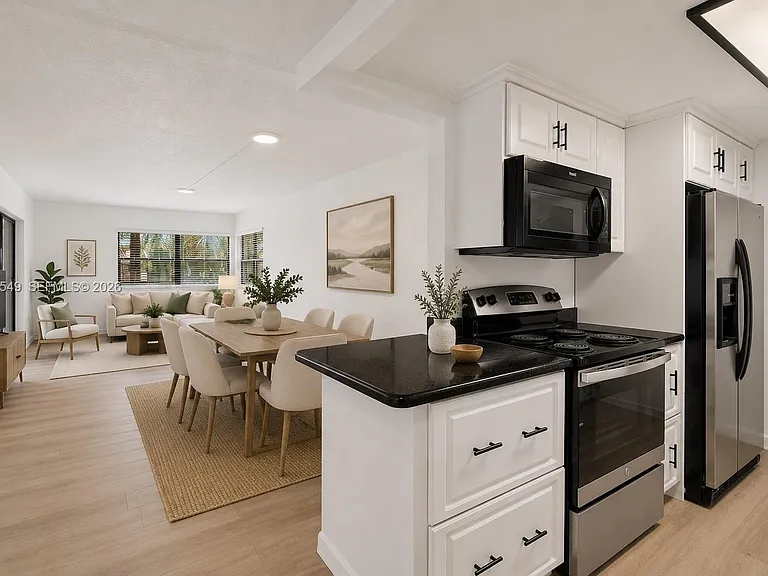 220 Lakeview Dr #210 — Photo 2