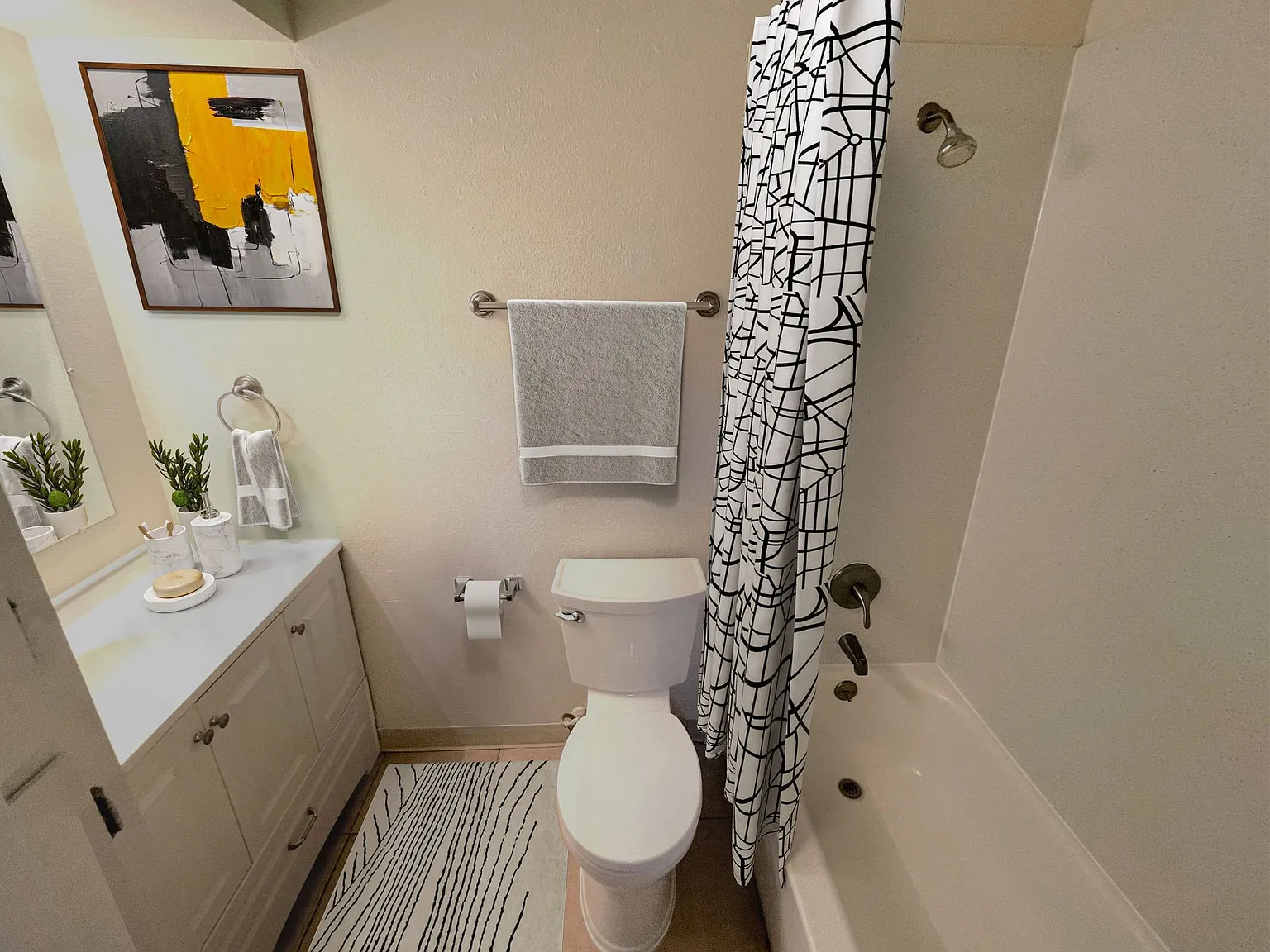 764 E Swain Road — Photo 4