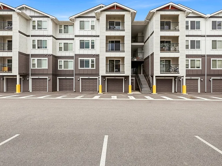 Tides at Willow Pointe — Photo 36