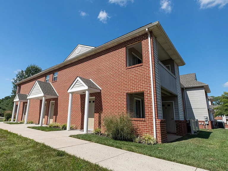 Fox Ridge and Lakeview Park Apartments — Photo 32