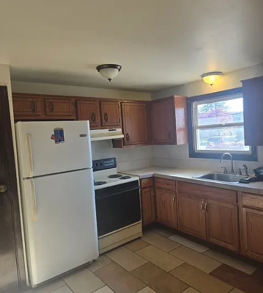 582 Spinnaker Ln — Photo 1