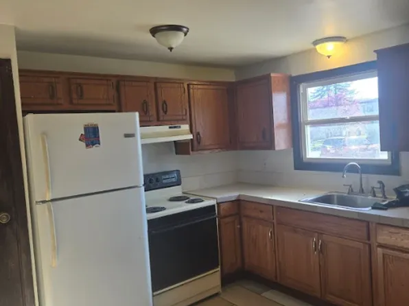 582 Spinnaker Ln, Green Bay, WI 54302