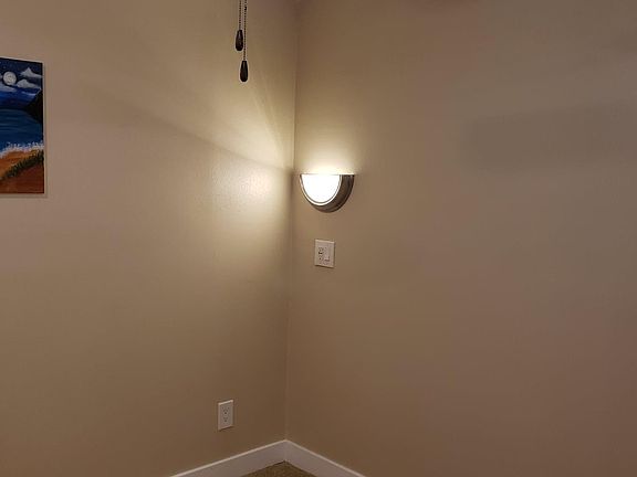5th image of 578 W Texas St #A