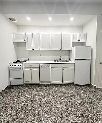 Rented by Mossanen Group | media 4