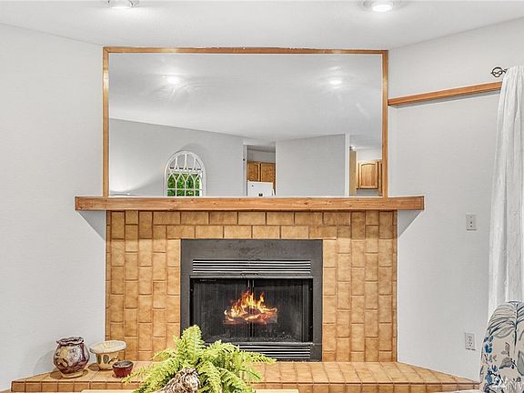 5th image of 4122 212th St SW APT A202