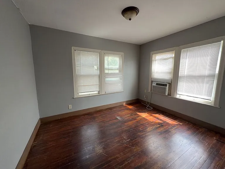 1552 Lombardy St — Photo 7