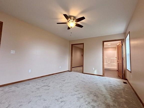 5th image of 308 Amity St