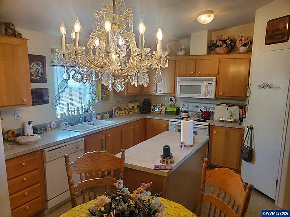 5th image of 652 Royalty Cir NE