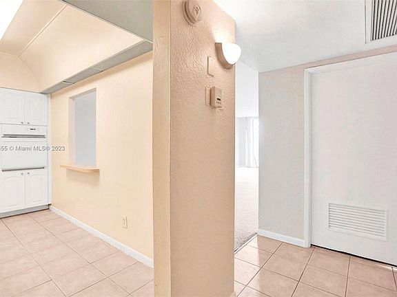 4th image of 19390 Collins Ave APT 204