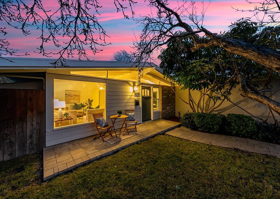 1st image of 1221 Manzano Way