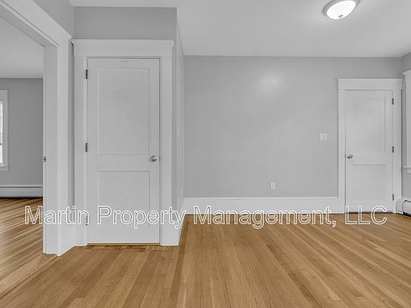 3rd image of 6 Stirling St Floor 1
