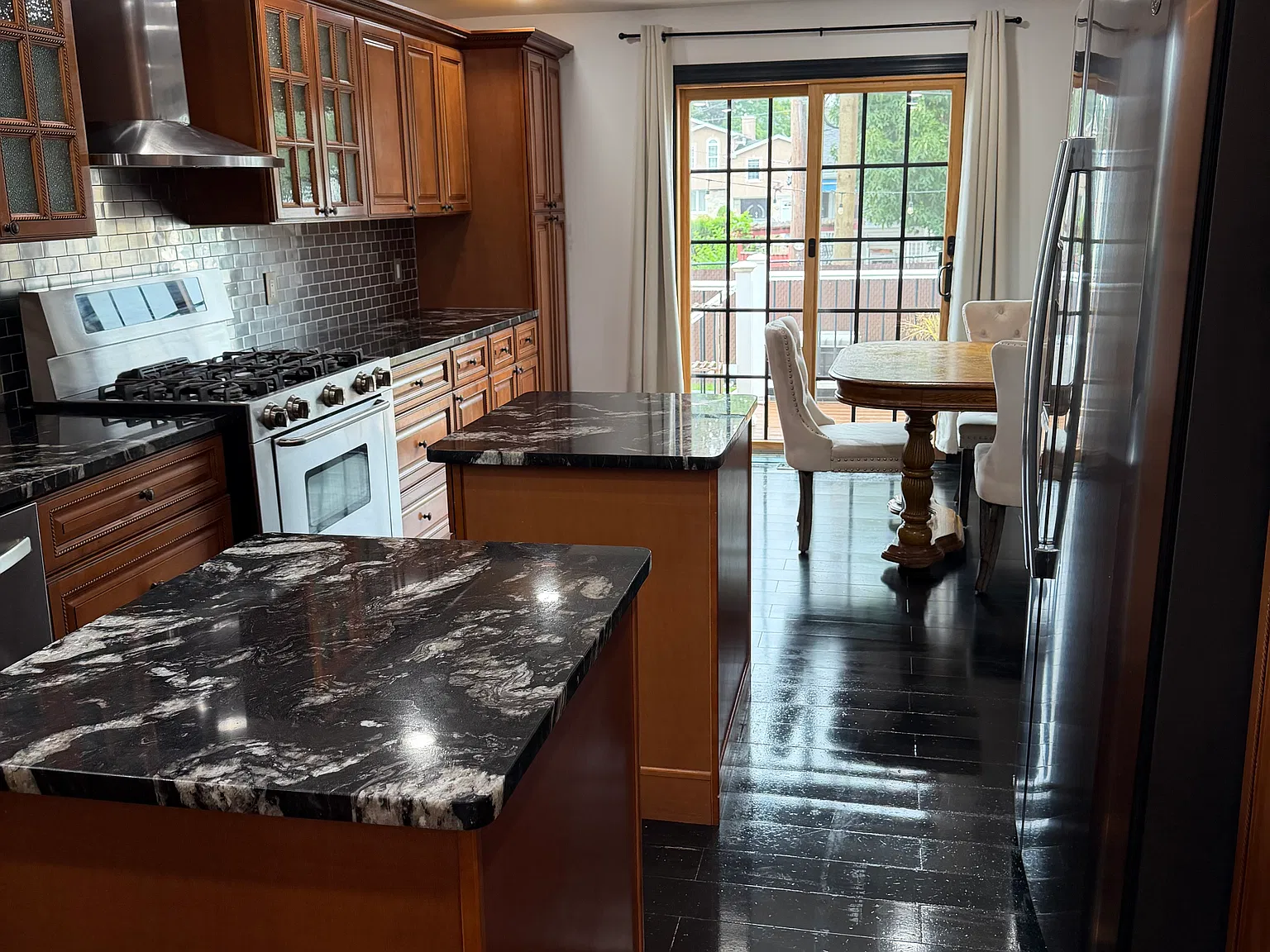 5 bed, 1644 sqft, $3,300 — Photo 4