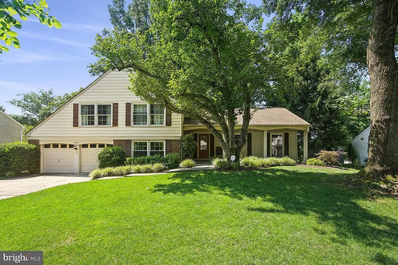 5 bed, 2.5 bath, 2472 sqft, $4,400 — Photo 1