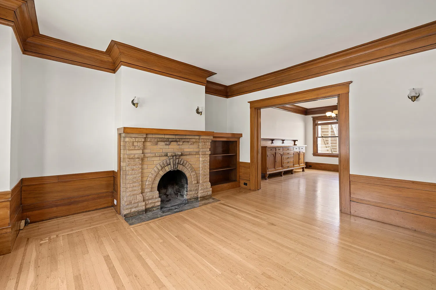 3 bed, 2.5 bath, 2050 sqft, $11,000 — Photo 3