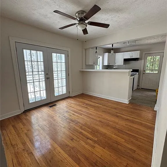 1441 Meridian St SE — Photo 6