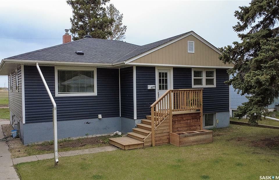 1st image of 407 108th St W