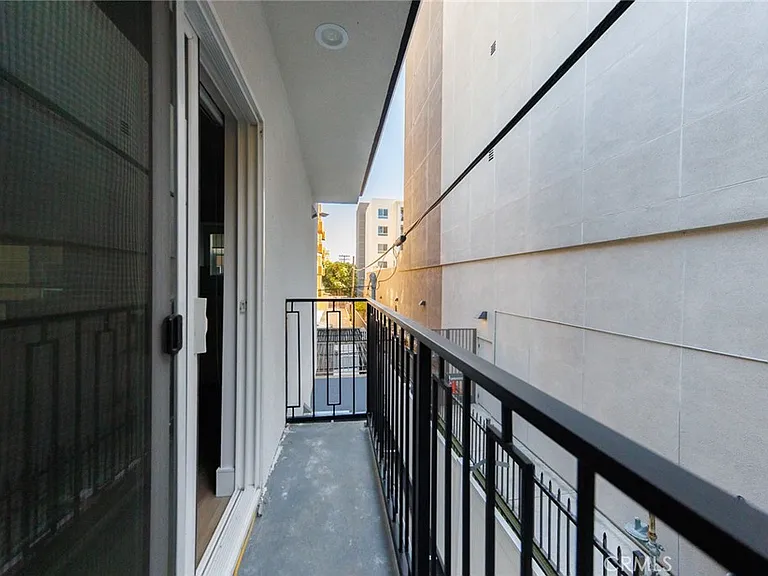 1243 N Sycamore Ave — Photo 26