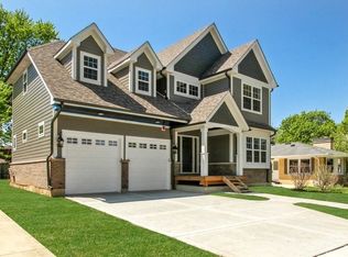 1142 Helen St, Park Ridge, IL 60068