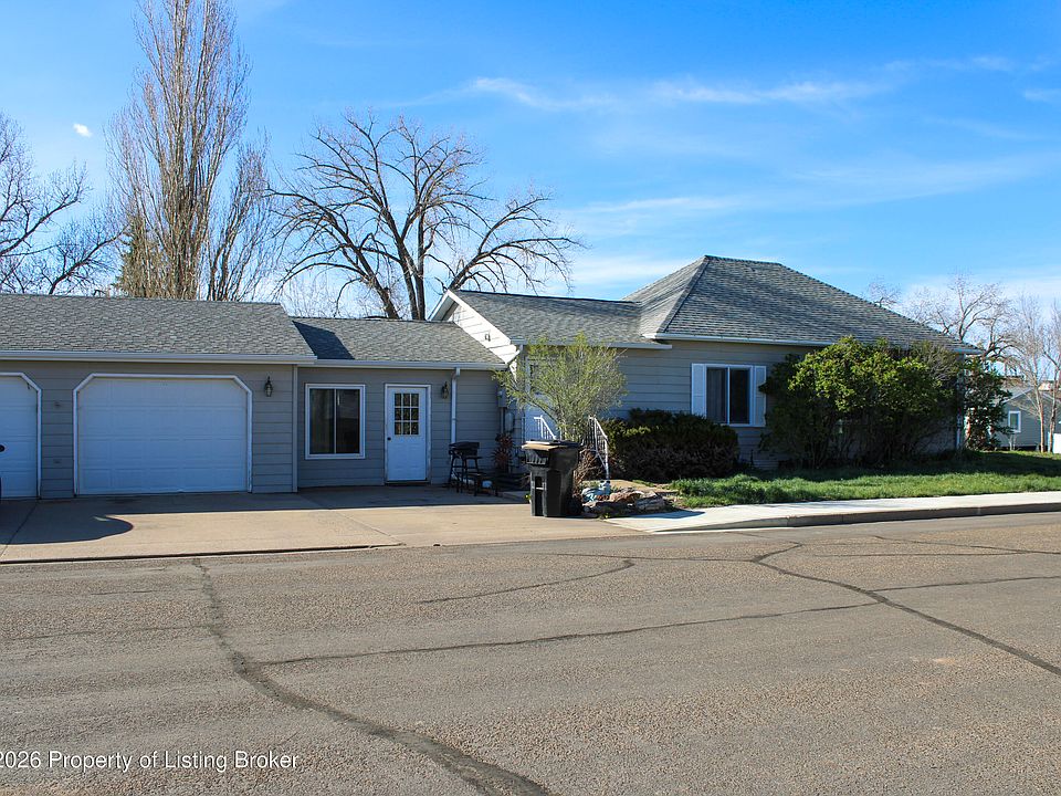 1st image of 311 2nd Ave NW