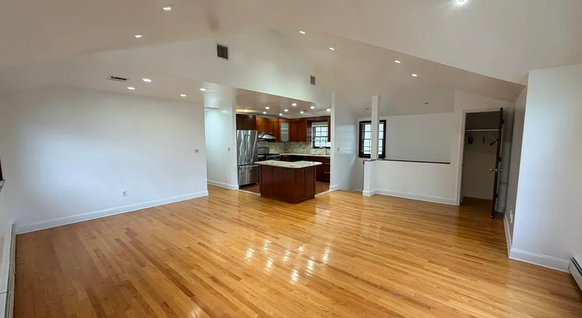 Building Photo - 15739 16th Ave #2F