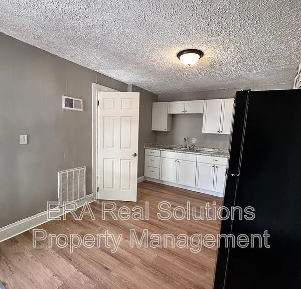 723 Sycamore St #2 — Photo 4