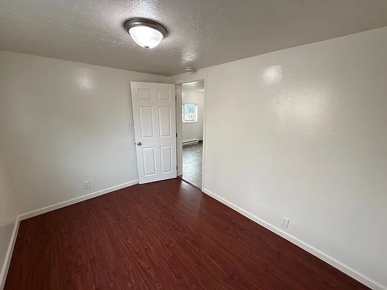 926 SE Uglow Ave #2 — Photo 9