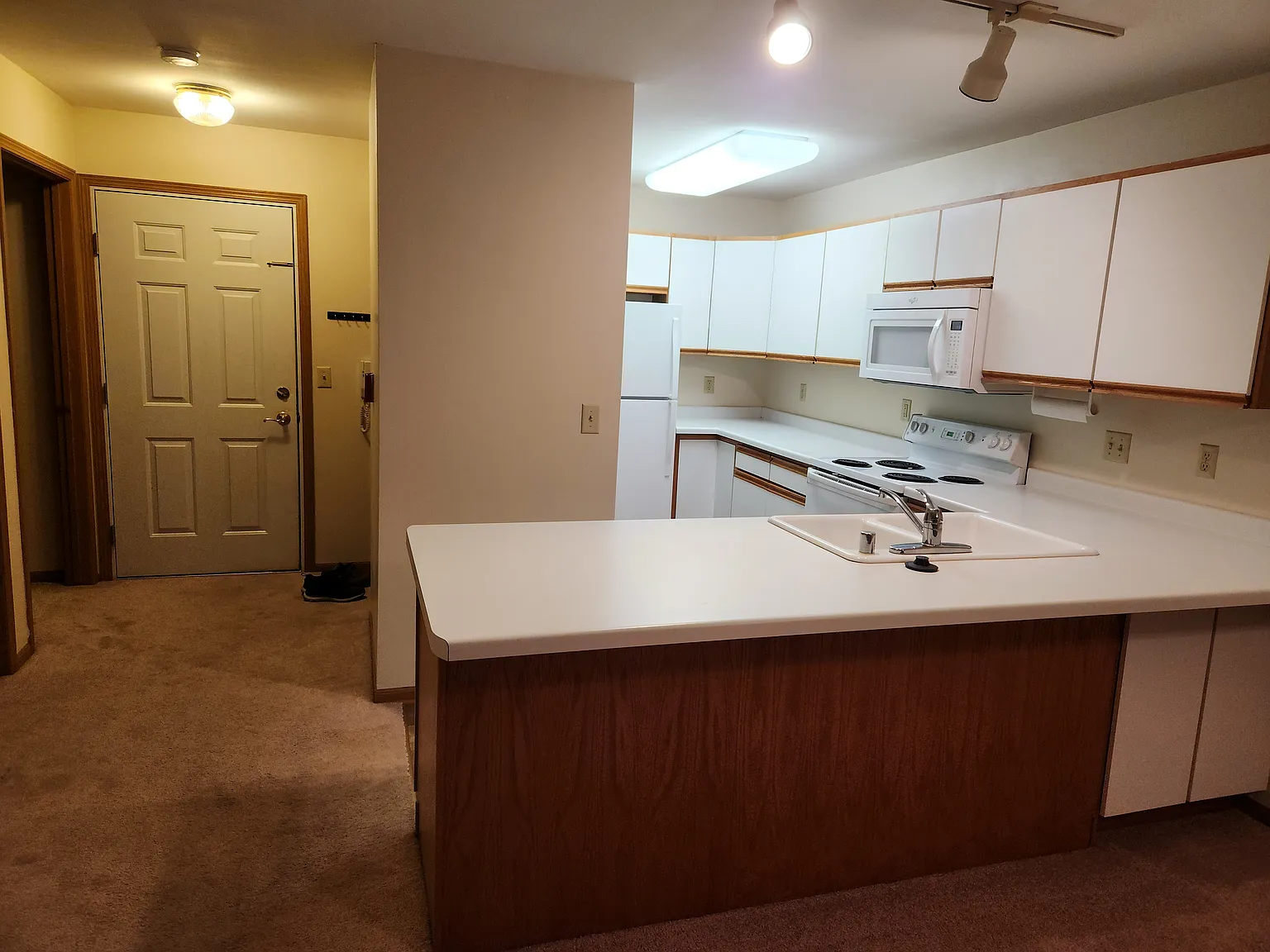 3 bed, 1350 sqft, $1,600 — Photo 3