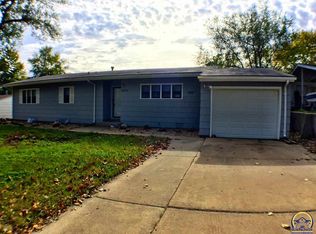 6707 SW Greencastle Dr, Topeka, KS 66619