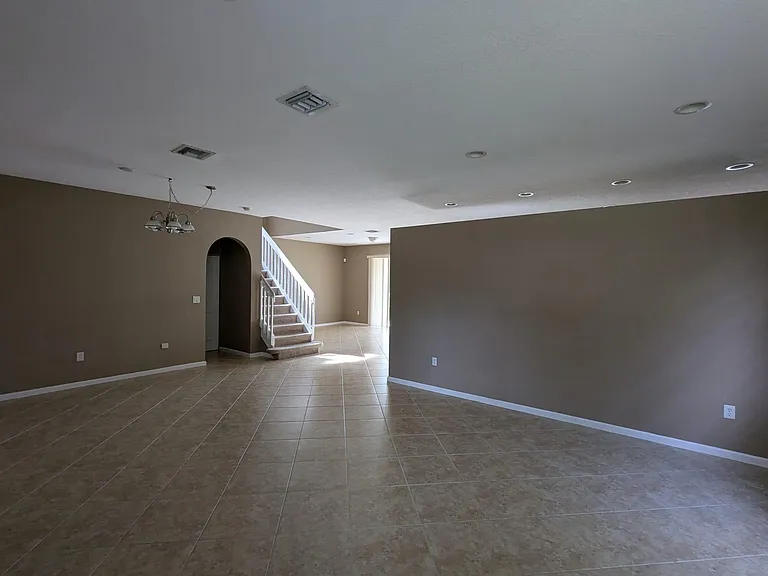 9015 Alexandra Cir — Photo 4