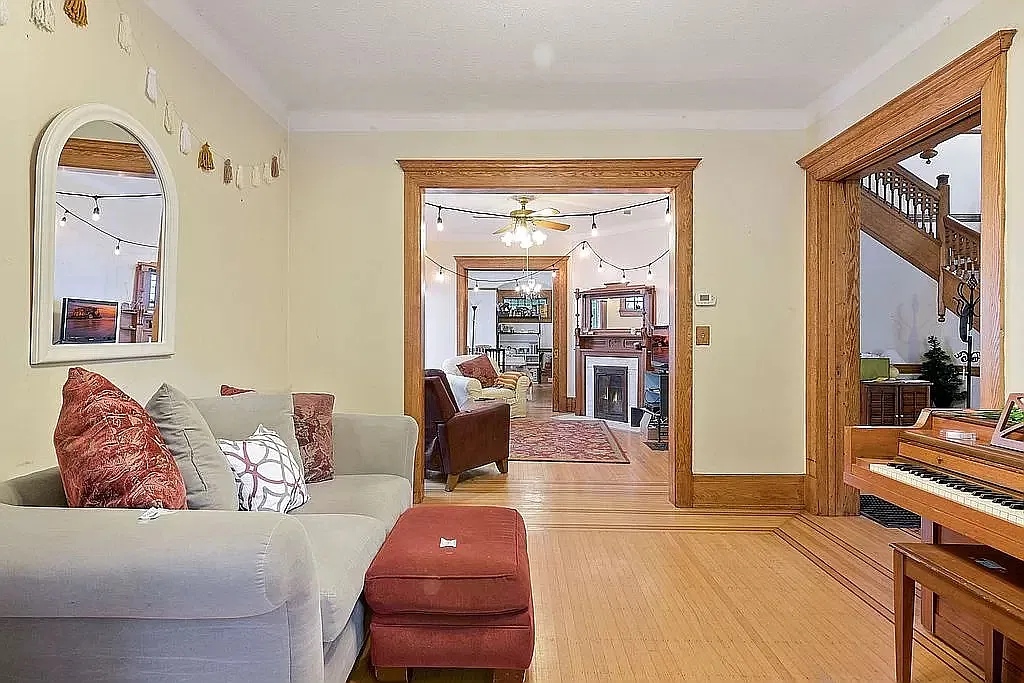 10 bed, $5,600 — Photo 2
