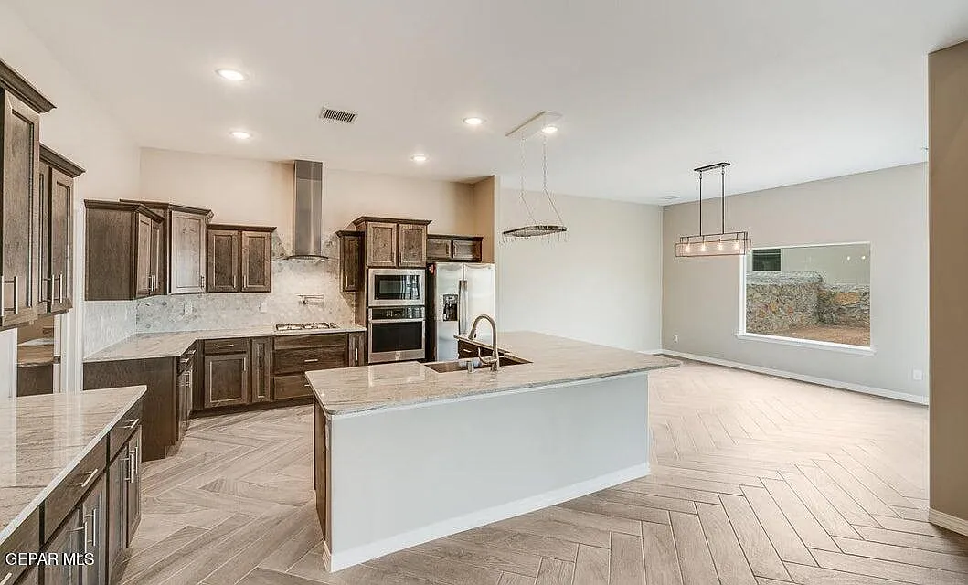 4 bed, 3.5 bath, 2135 sqft, $2,600 — Photo 4