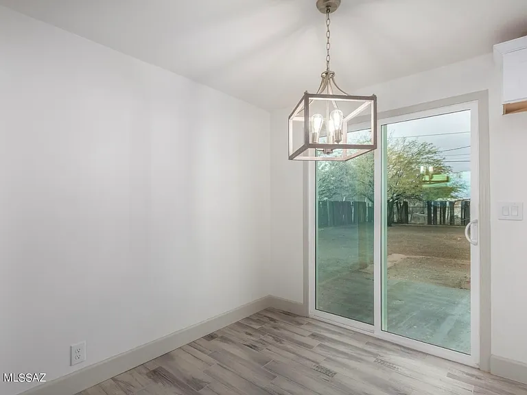 6824 S Burcham Ave — Photo 12