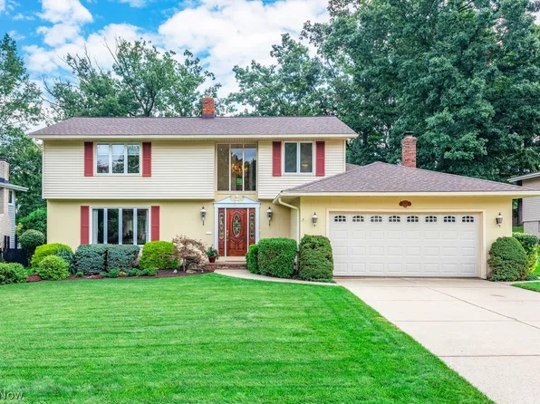 6501 Bayberry Dr, Seven Hills, OH 44131