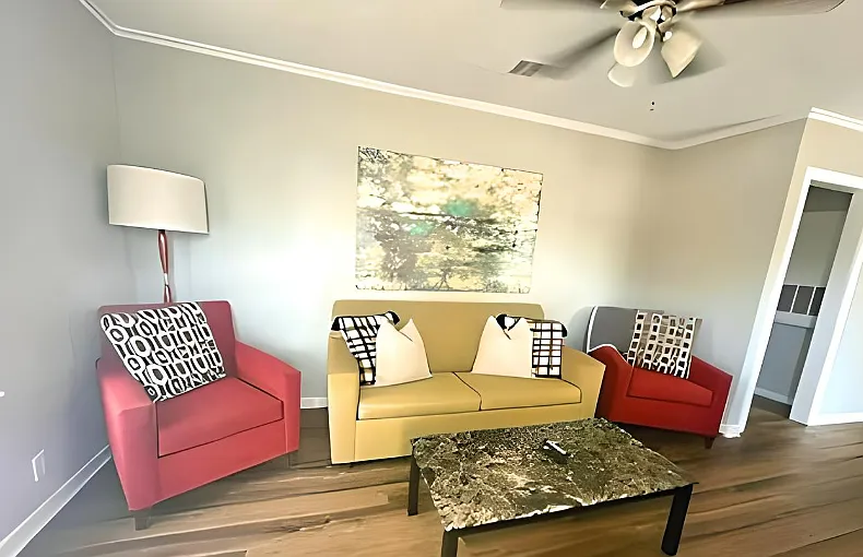 2 bed, 850 sqft, $1,360 — Photo 2