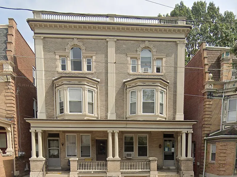 135 College Ave — Photo 1
