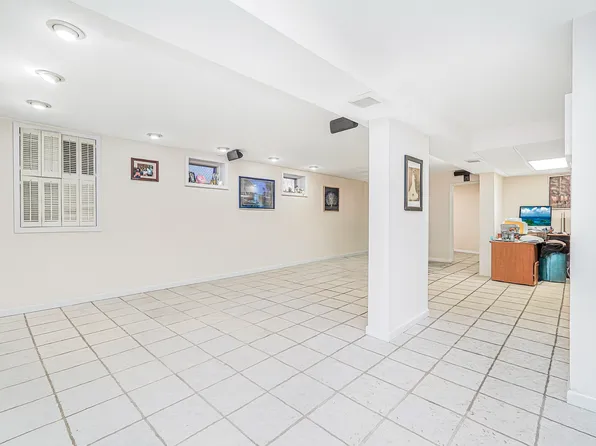 174 Barbara Street image 27 of 37