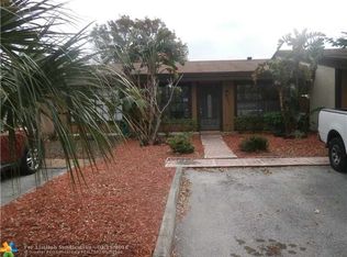 2321 Plum Ct, Pembroke Pines, FL 33026