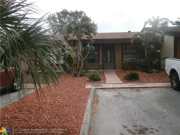 2321 Plum Ct, Pembroke Pines, FL 33026