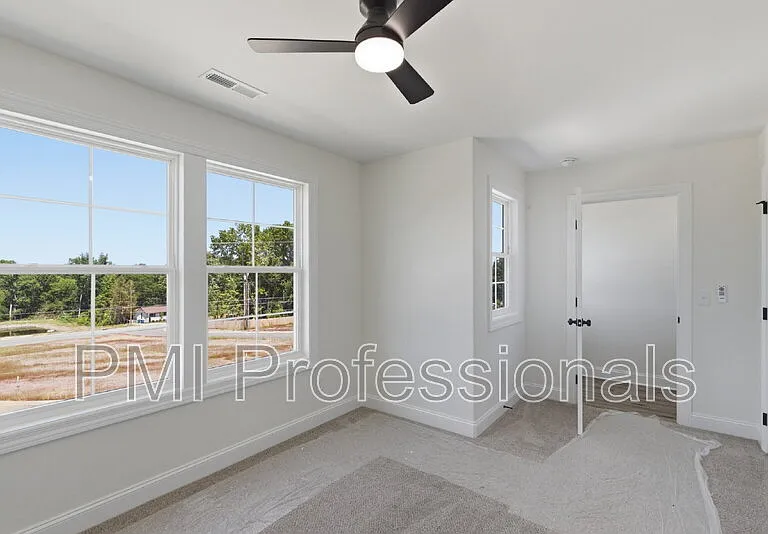 408 Legions Ct — Photo 18