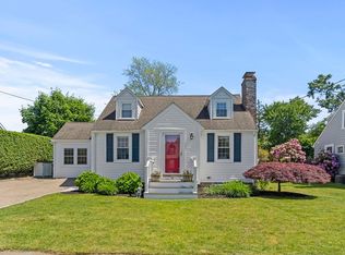 12 Willow St, Wakefield, MA 01880